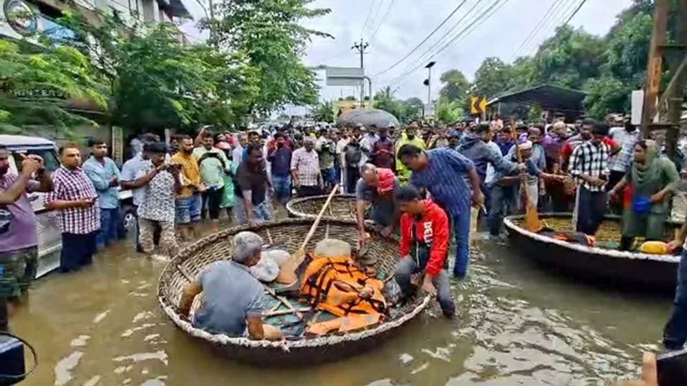 मानसून का प्रहार: केरल बाढ़ से बेहाल, कर्नाटक में भूस्खलन ने छीनी जिंदगी