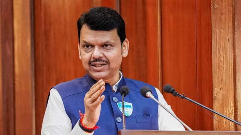 CM पद छोड़ने और दिल्ली जाने की अटकलों पर फडणवीस का तंज, बोले- मैं मुंबई में ही रहूंगा