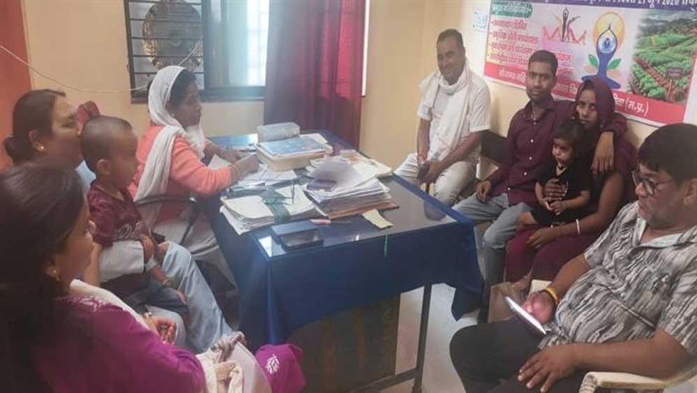 बिखरने की कगार पर था परिवार, वन स्टॉप सेंटर की काउंसलिंग से रिश्तों में फिर घुली मिठास