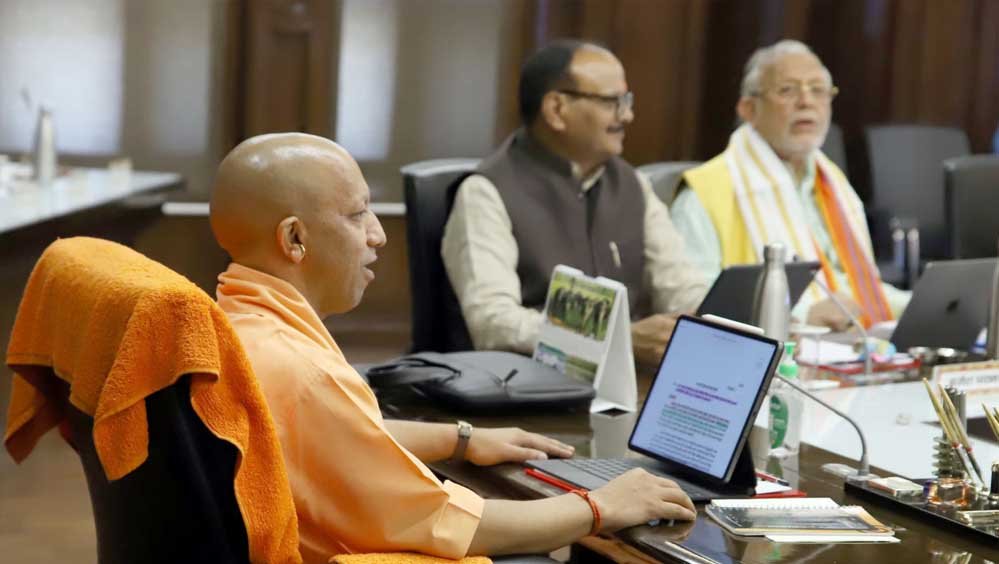 सीएम योगी की कैबिनेट का बड़ा फैसला, युवाओं के लिए खरीदे जाएंगे 25 लाख टैबलेट