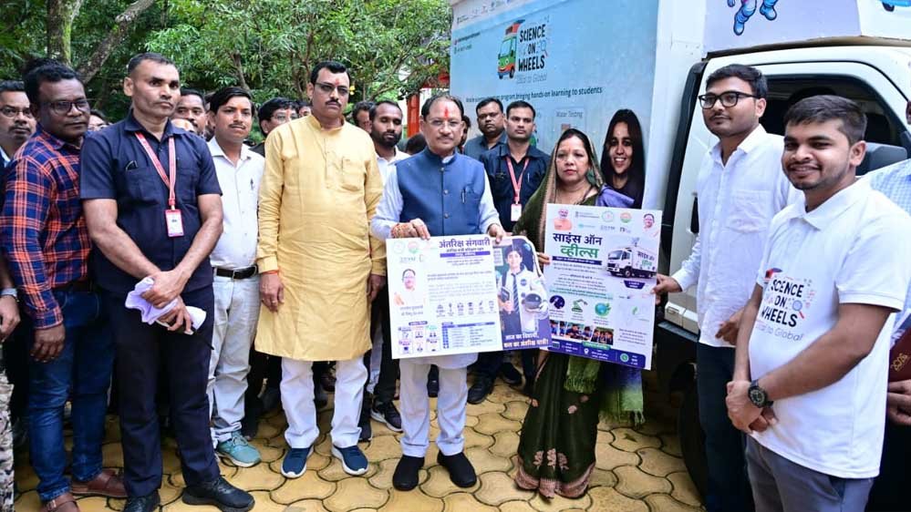 अब अंतरिक्ष यात्री बनने की तैयारी करेंगे युवा, मुख्यमंत्री ने ‘अंतरिक्ष संगवारी’ पहल का किया शुभारंभ