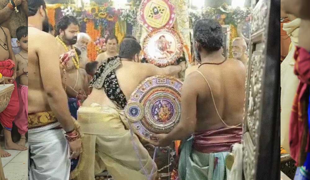 रक्षाबंधन पर महाकाल के दरबार में खास परंपरा, सबसे पहले बाबा को बांधी गई 2 फीट लंबी राखी