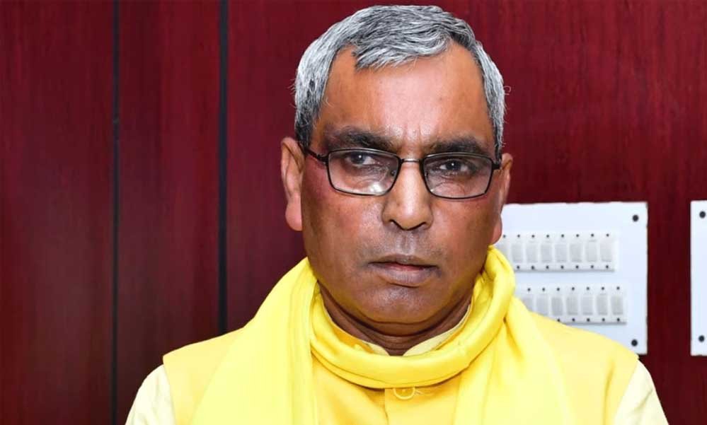 रक्षाबंधन पर सपा दफ्तर में लिफाफे का खेल, राजभर ने अखिलेश को बताया ‘शाह-ए-बेखबर’