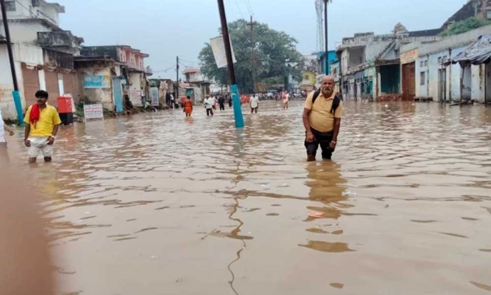 तेज बारिश से सतना और चित्रकूट जलमग्न! कई इलाकों में बाढ़ जैसे हालात, सड़कों पर नावें चलीं