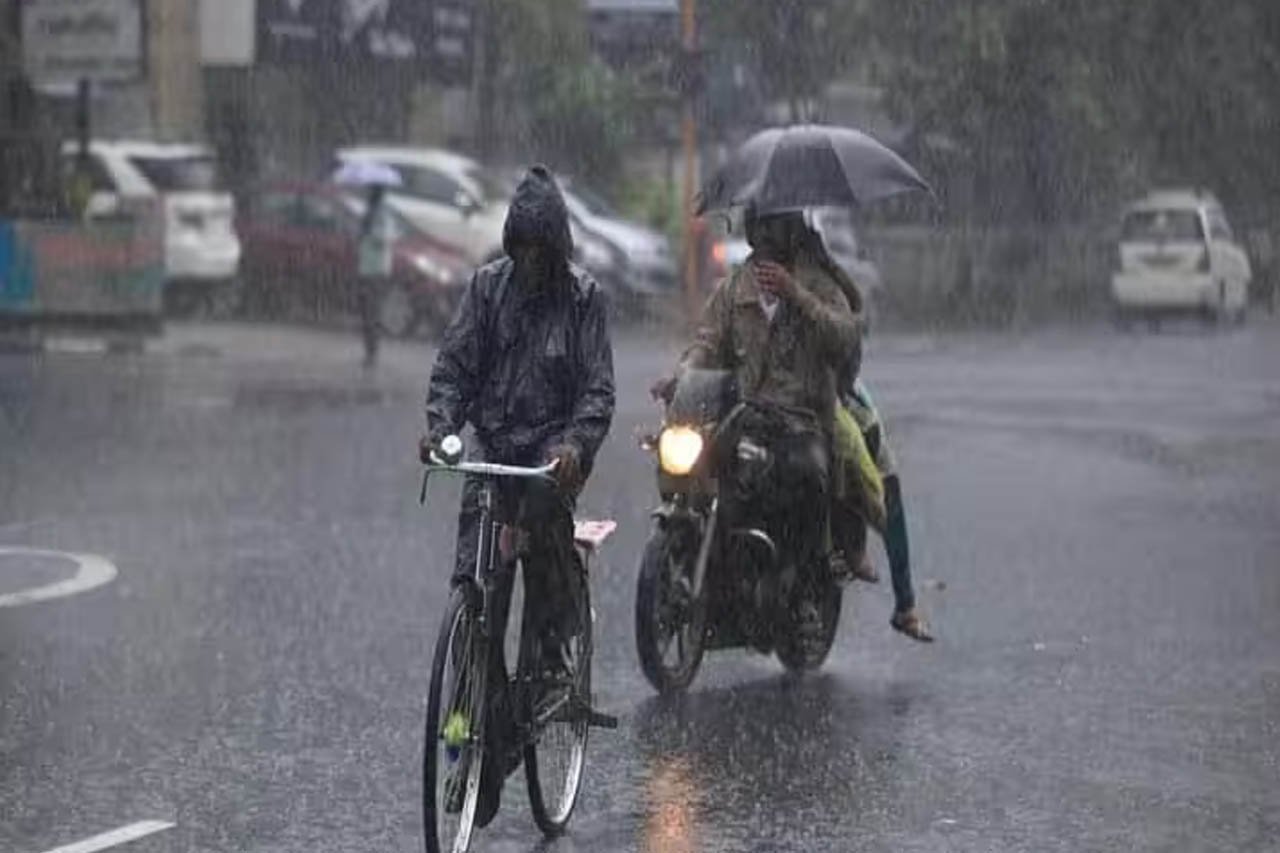 IMD Weather Alert: 3 अगस्त को कई राज्यों में झमाझम बारिश के आसार, यूपी-बिहार से कश्मीर तक मौसम रहेगा बिगड़ा