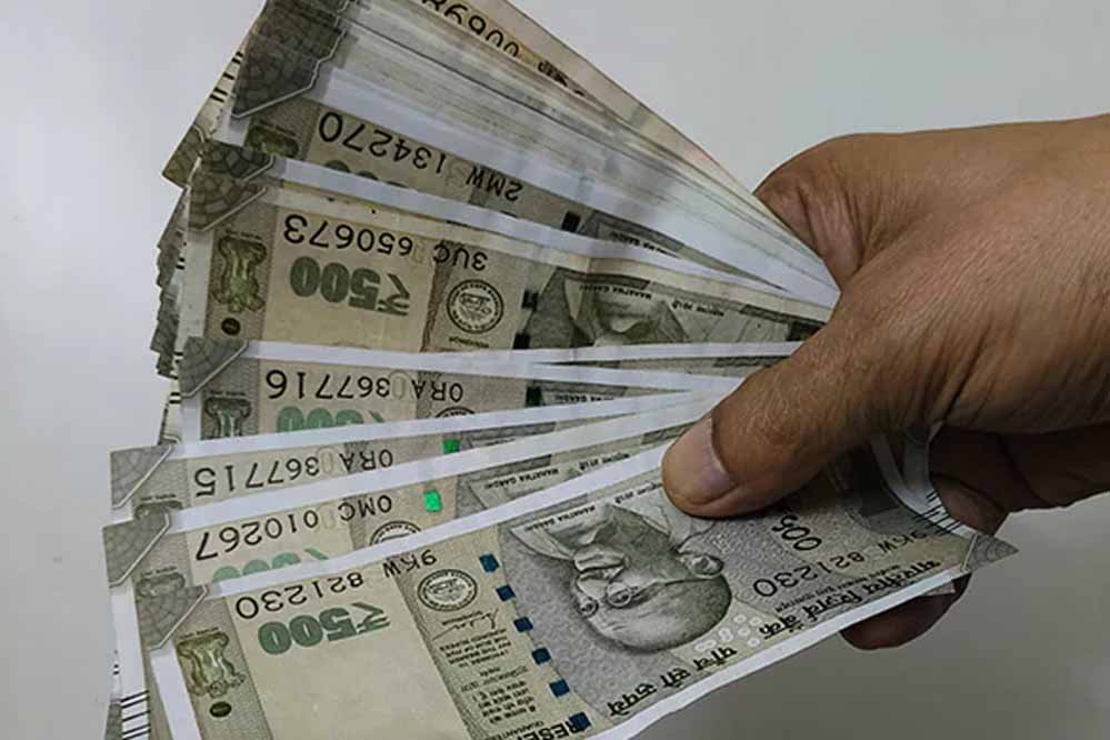 पेंशन विवाद पर बड़ी बेंच की नजर, MP में कर्मचारियों की सेवा अवधि तय करेगी हाईकोर्ट
