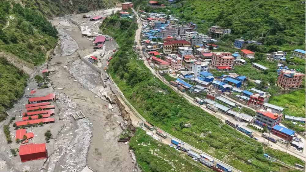 बाढ़ ने मचाई तबाही, मुजफ्फरपुर में 19 पुल क्षतिग्रस्त; 40 किमी सड़क का नामोनिशान मिटा
