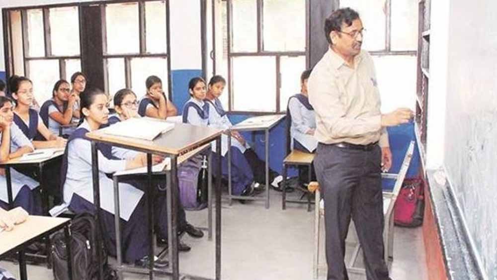 ‘गेस्ट टीचर’ कहलाना मंजूर नहीं, हरियाणा के 12 हजार शिक्षक 4 हजार करोड़ छोड़ने को तैयार