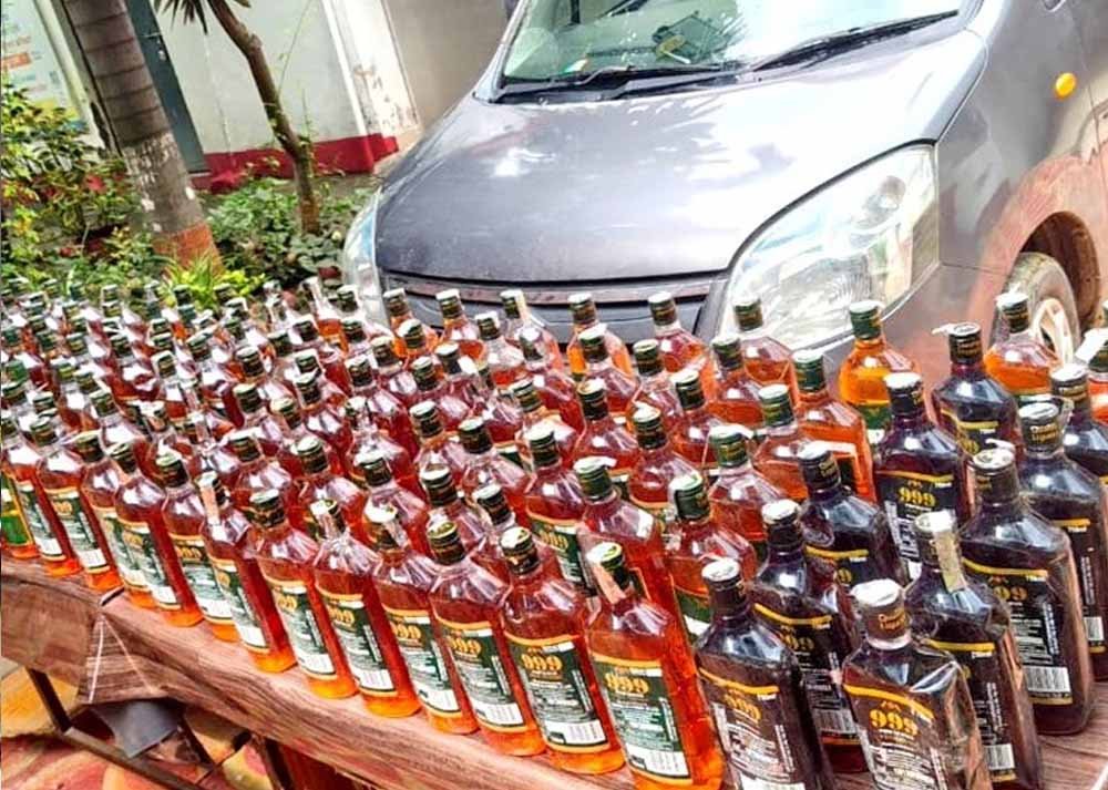32 बोतल महंगी शराब संग 10.72 लाख कैश बरामद, जालंधर में तस्कर दबोचा गया