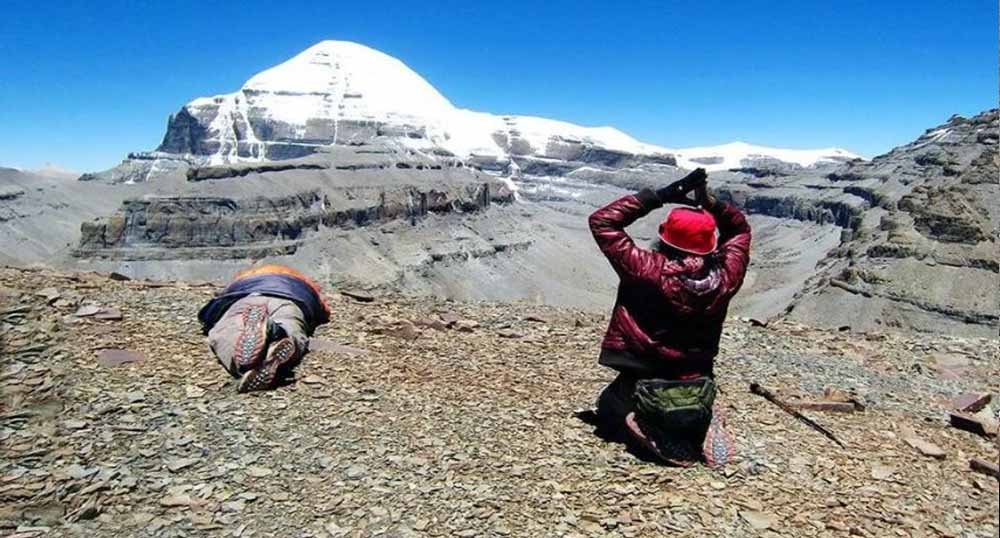 कैलाश मानसरोवर यात्रा में एक दिन की देरी ने टाला बड़ा हादसा, CA समेत 20 दोस्तों की जान बची