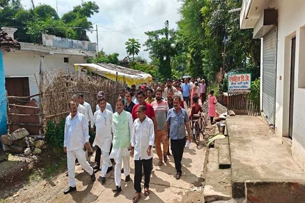 बाढ़ प्रभावित ग्रामीण क्षेत्रों में पहुंचे उप मुख्यमंत्री : ग्रामीणों से किया आत्मीय संवाद