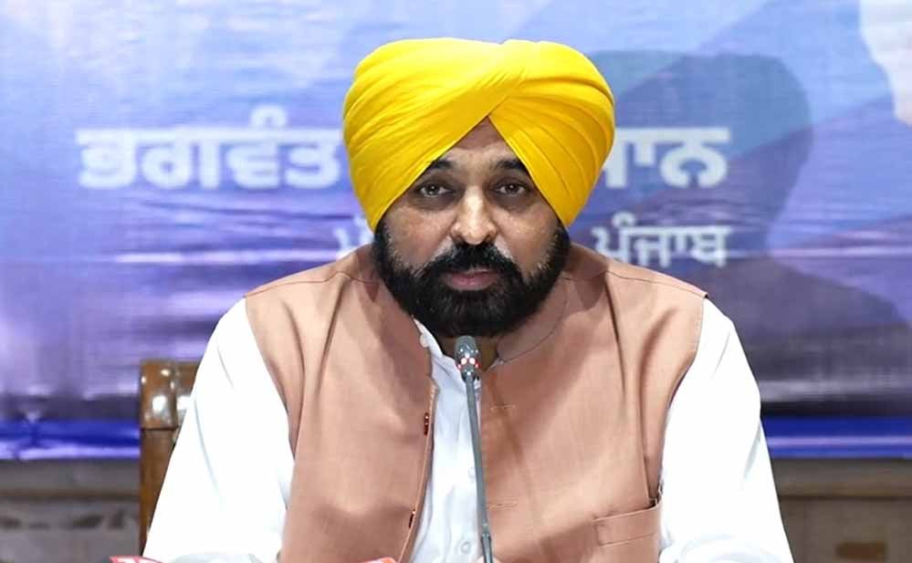पंजाब में सियासी हलचल: CM भगवंत मान की पत्नी को NHRC नोटिस, 5 करोड़ की रिश्वत का आरोप