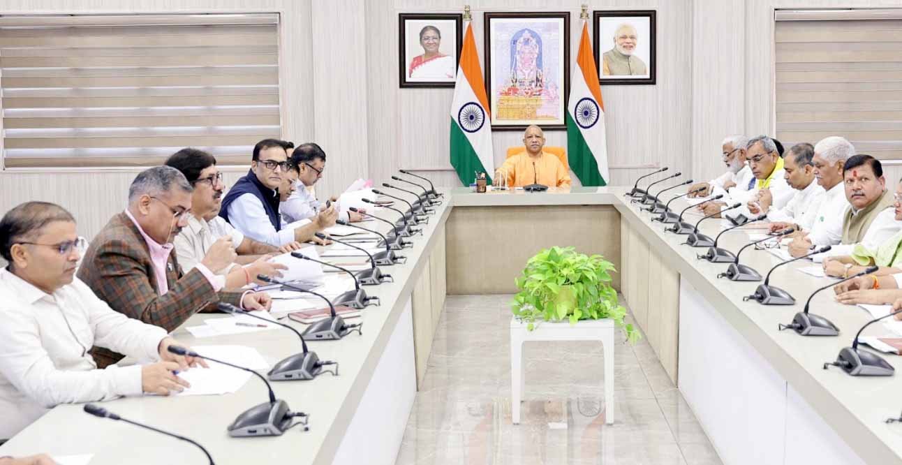 शिक्षण संस्थानों, अस्पतालों और प्रमुख बाजारों की सड़कों को प्राथमिकता पर लेकर तत्काल शुरू कराएं मरम्मत कार्य: मुख्यमंत्री