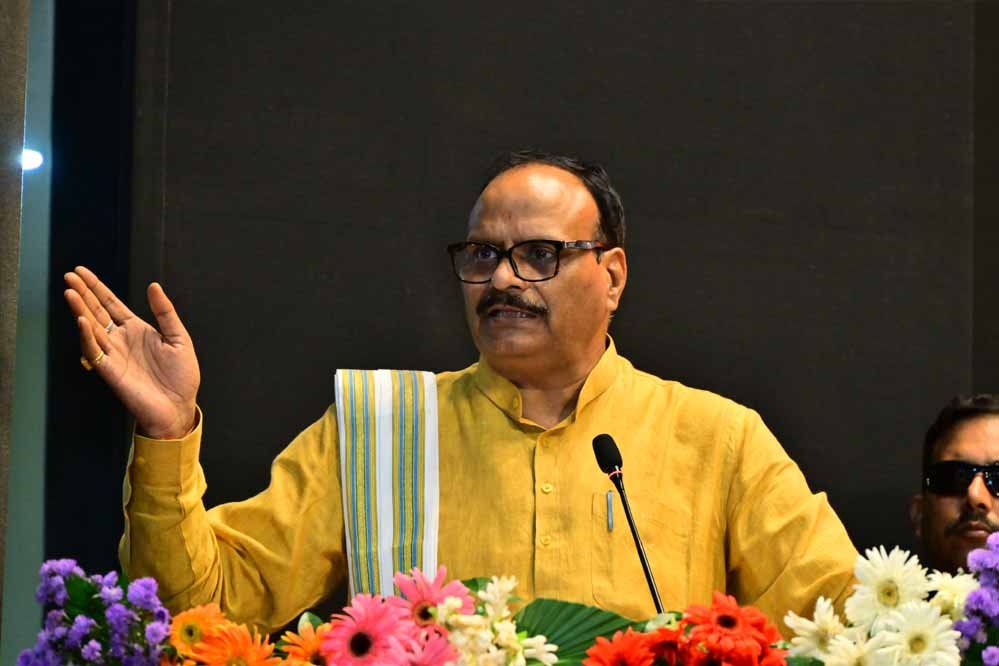 पटाखा उद्योग पर योगी सरकार का फोकस, कारोबार बढ़ाने के साथ सुरक्षा पर जोर; ब्रजेश पाठक ने दिए बड़े संकेत