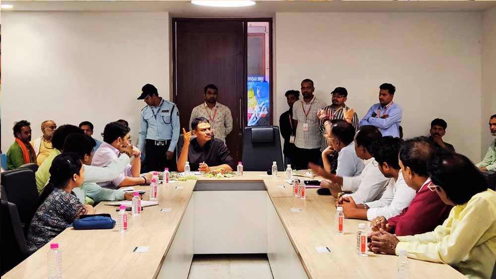 काशी विश्वनाथ मंदिर के CEO विश्वभूषण मिश्र ट्रांसफर, वरखा सिंह बनीं अपर नगर आयुक्त