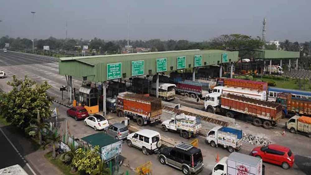 Toll Tax Alert: टोल प्लाजा पर संभलकर चलें, FASTag लेन में गलती हुई तो ऑनलाइन कटेगा डबल चार्ज