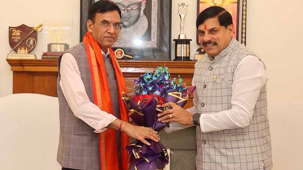 मुख्यमंत्री डॉ. यादव ने केंद्रीय मंत्री मांडविया से की मुलाकात, विकास और रोजगार से जुड़े विषयों पर चर्चा