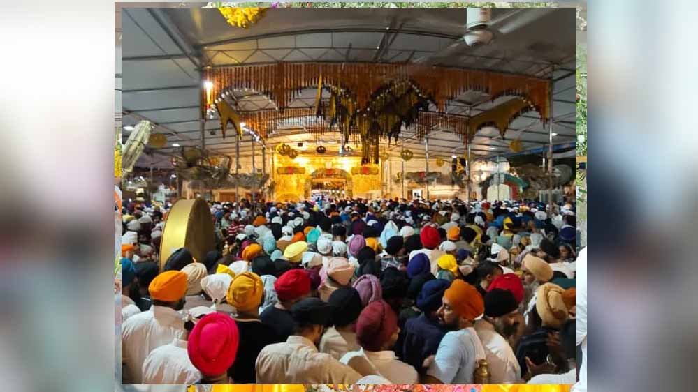 अमृतसर में प्रकाश पर्व का भव्य आयोजन, फूलों से सजा Golden Temple; श्रद्धालुओं में उत्साह
