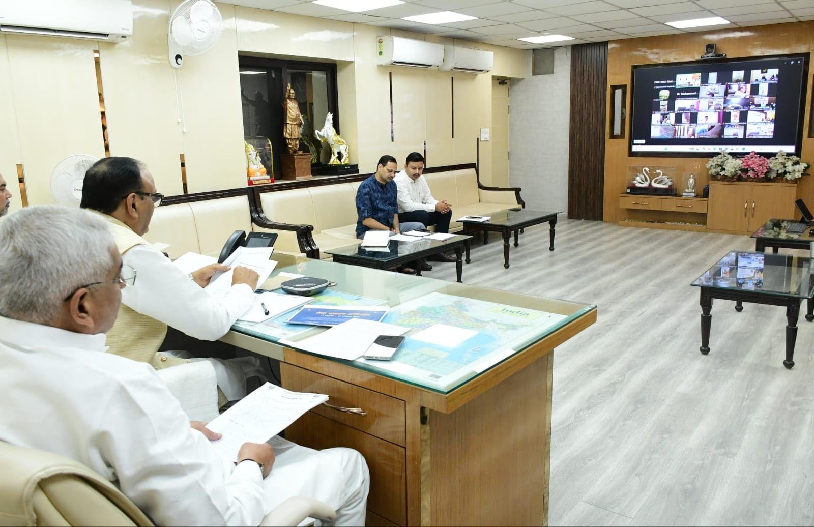 स्वास्थ्य विभाग की ऑनलाइन बैठक में डिप्टी सीएम ब्रजेश पाठक ने चिकित्साधिकारियों को दिए निर्देश