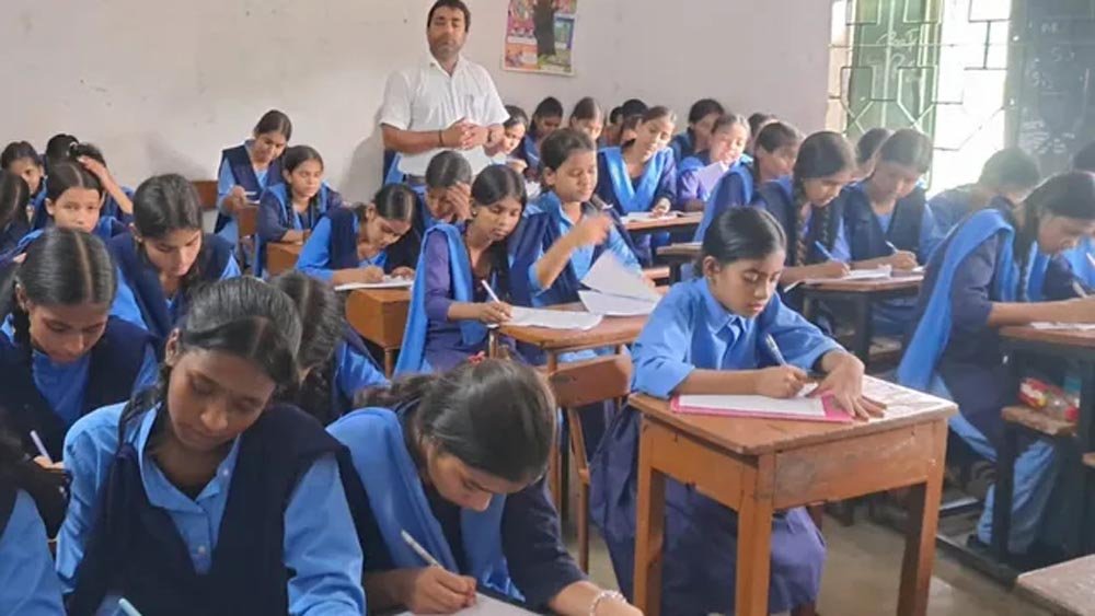 कक्षा 3 से 8 तक बदला प्रश्नपत्र, बोर्ड पर सवाल लिखने से बच्चों पर बढ़ा समय का दबाव