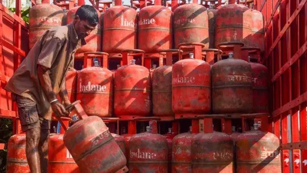 LPG ग्राहकों के लिए जरूरी खबर, 27.43 करोड़ ने कराया Biometric Authentication; बाकी तुरंत करें e-KYC