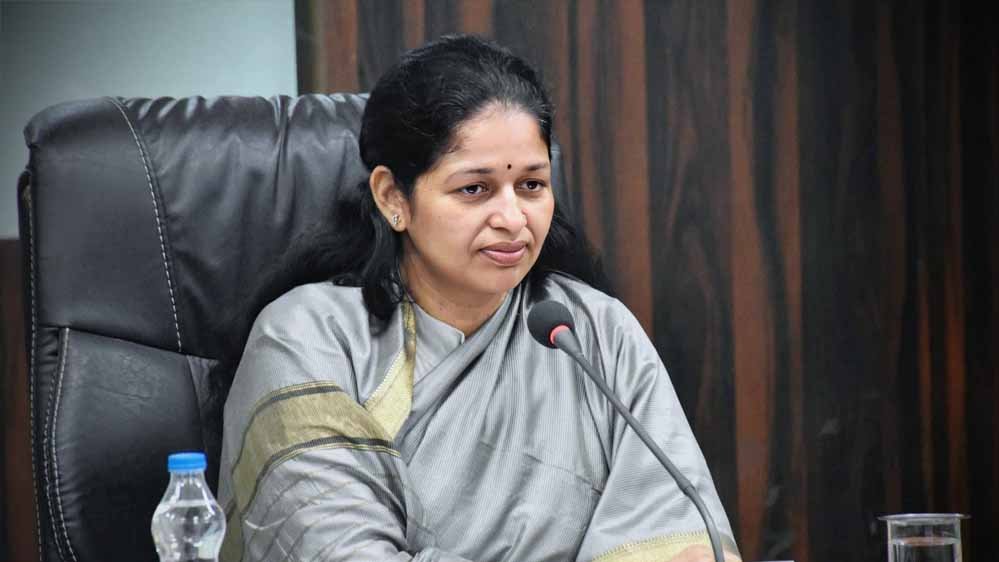 सागर शराब कांड में प्रशासन सख्त, 2 शराब दुकानों के लाइसेंस निरस्त; 7.49 लाख के गबन में सरपंच पर गिरी गाज