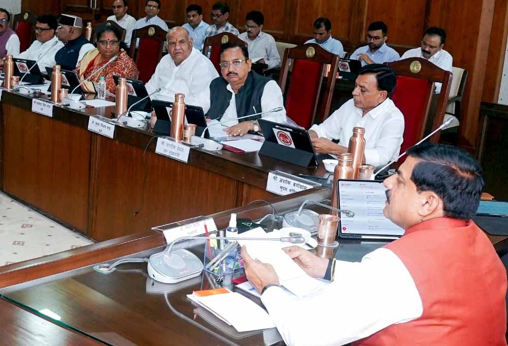 स्वामित्व योजना की रजिस्ट्री पर कैबिनेट में उठा विरोध, CM मोहन ने कलेक्टरों को दिए निर्देश; बस सेवा और स्कूटी योजना को भी मंजूरी