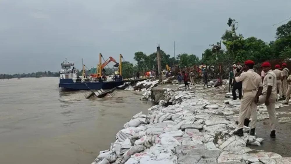 राघोपुर में कटाव पर अब तक करोड़ों खर्च, फिर भी नहीं थमा गंगा का कहर
