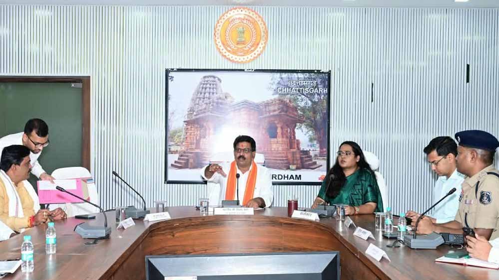 उप मुख्यमंत्री शर्मा ने ग्राम सरेखा में गौशाला के लिए उपयुक्त स्थल चयन के निर्देश