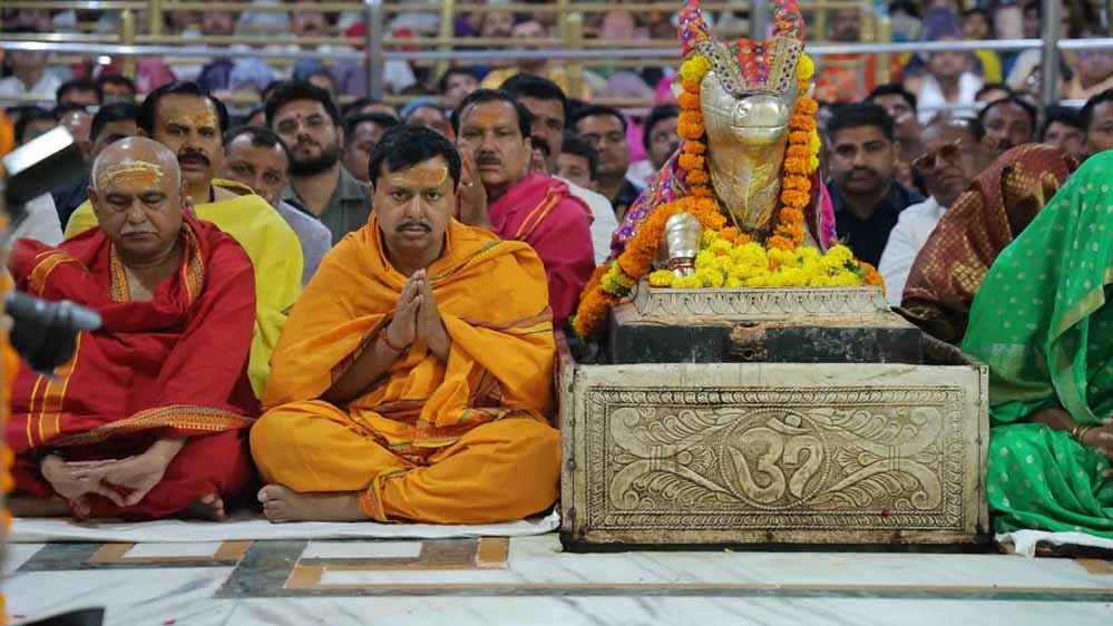 महाकाल की भक्ति में दिखे नितिन नबीन, पारंपरिक धोती पहन पहुंचे उज्जैन; 2 घंटे देखी आरती