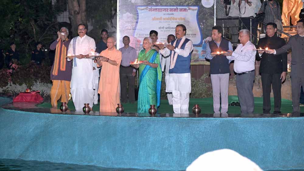 ‘आशीर्वाद के दीये’ से रोशन हुआ प्रेरणा स्थल, CM योगी ने किया सेवा संकल्प अभियान का शुभारंभ