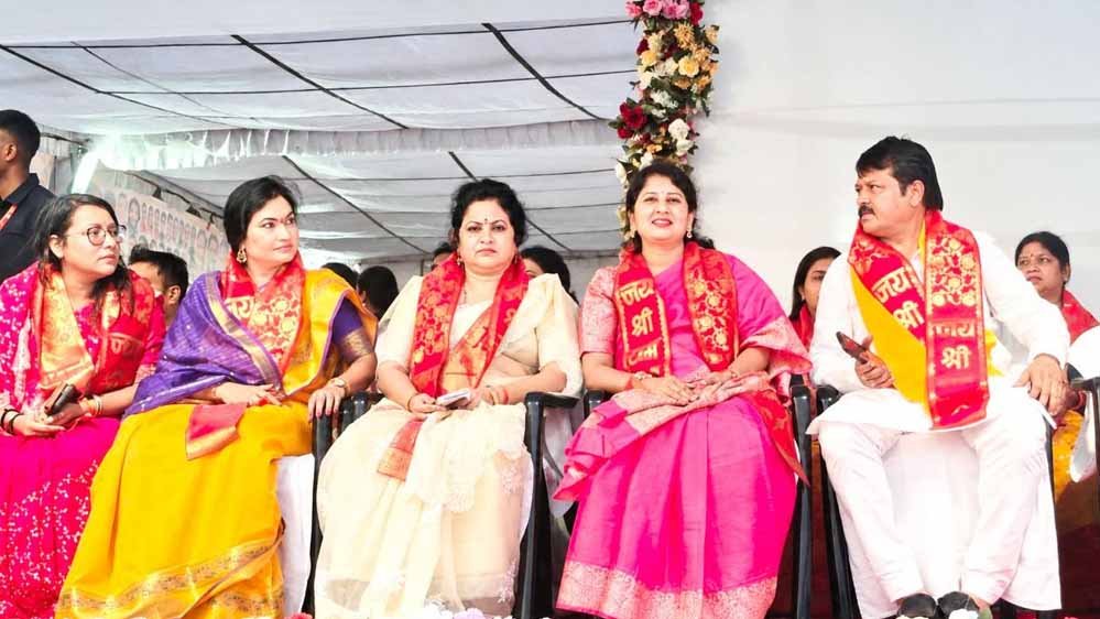 महादेव घाट पर महाआरती और ‘आशीर्वाद का दिया’ कार्यक्रम, मुख्यमंत्री साय समेत कई हस्तियां रहीं मौजूद