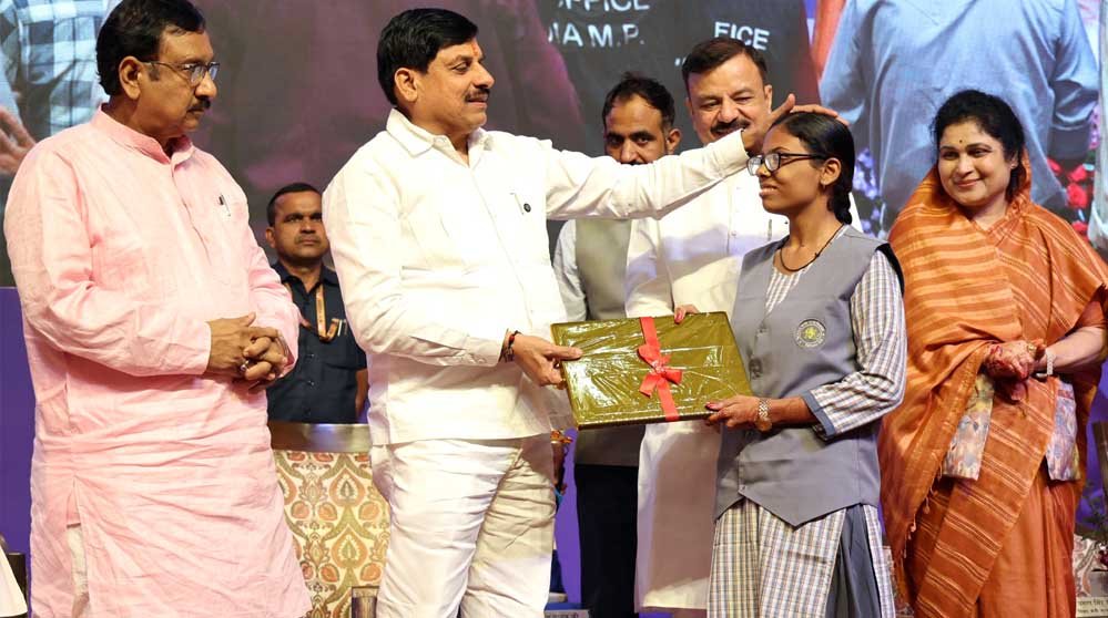 1.21 लाख छात्रों को बड़ी सौगात, CM बोले- असफलता से सीखें और आगे बढ़ें