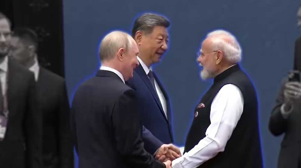 PM मोदी का जिनपिंग-पुतिन से हैंडशेक, शहबाज शरीफ के चुपचाप गुजरने का वीडियो चर्चा में