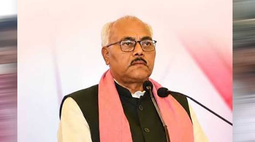 अखिलेश यादव को लेकर SP MLC का अजीब बयान, ‘कुत्ते के गले में घंटी’ वाली टिप्पणी से सियासी घमासान