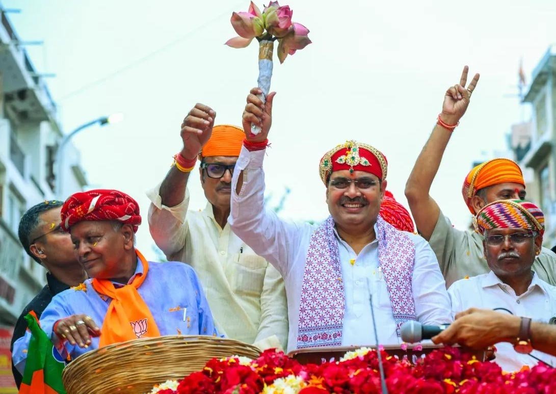 ‘उदयपुर में फिर भाजपा’ के नारों से गूंजा लेकसिटी, CM भजनलाल ने रोड शो कर मांगा समर्थन