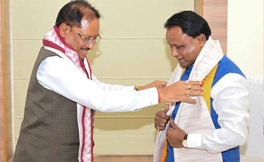 भुवनेश्वर में CM साय की मोहन चरण माझी से सौजन्य भेंट, दोनों राज्यों के विकास पर हुई अहम बातचीत