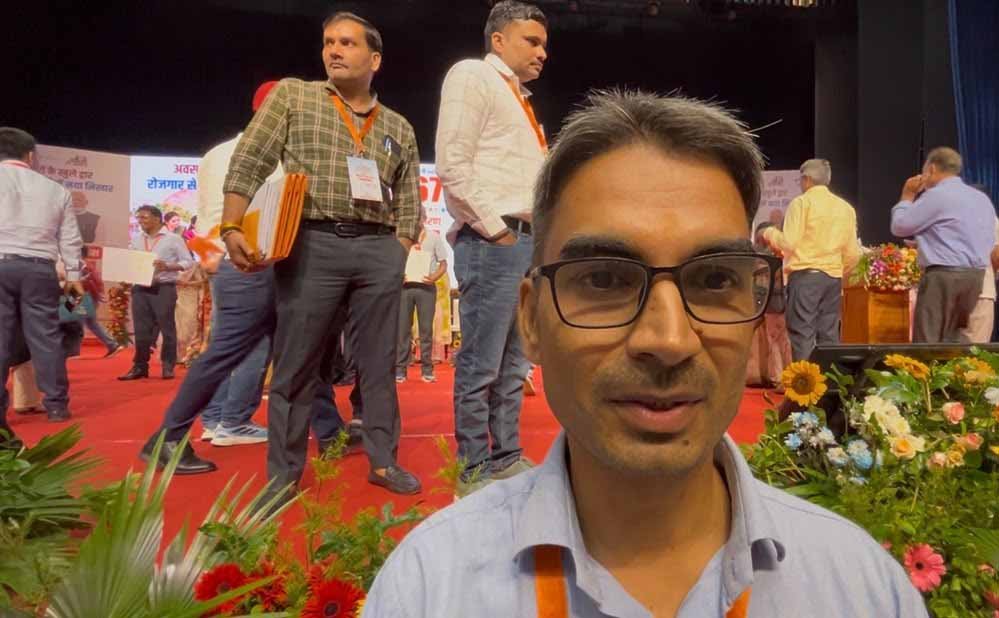 नियुक्ति पत्र मिलते ही खिले शिक्षकों के चेहरे, मुख्यमंत्री के प्रति जताया आभार