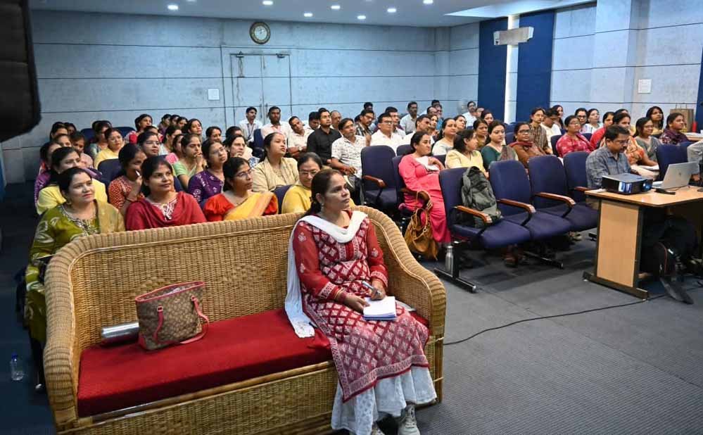 गणितीय अवधारणाओं को सरल, रोचक और प्रयोगात्मक तरीके से समझाने पर हुई चर्चा
