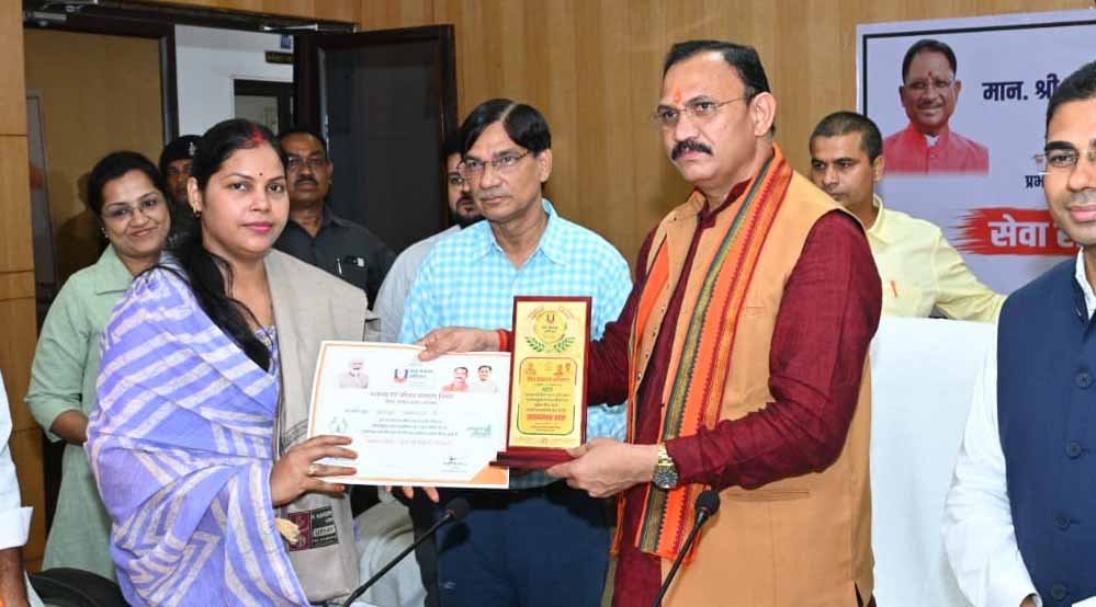 सेवा संकल्प अभियान की तैयारियों को लेकर मंत्री जायसवाल ने दिए निर्देश