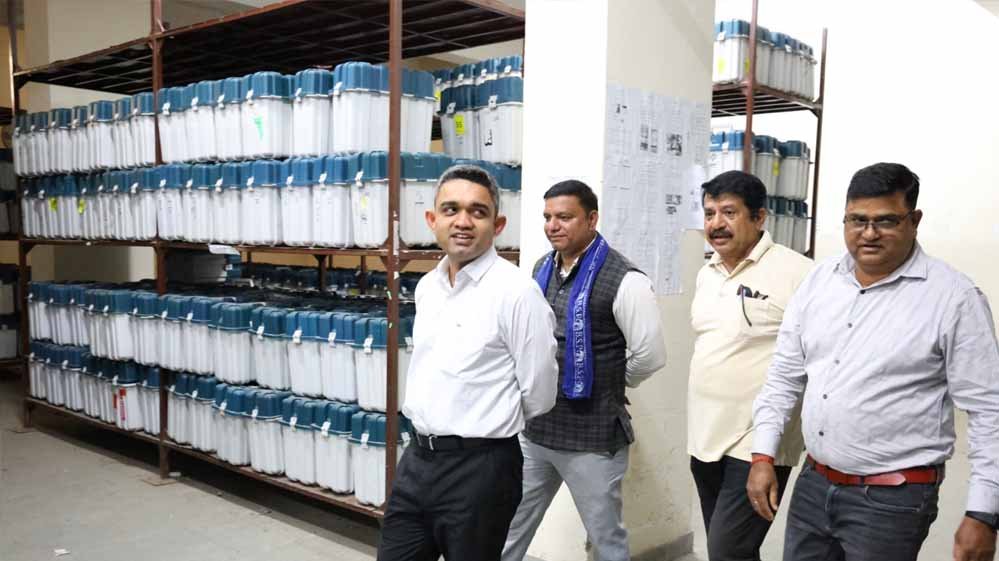 EVM गोदाम की सुरक्षा जांची, राजनीतिक दलों के प्रतिनिधियों की मौजूदगी में SOP की समीक्षा
