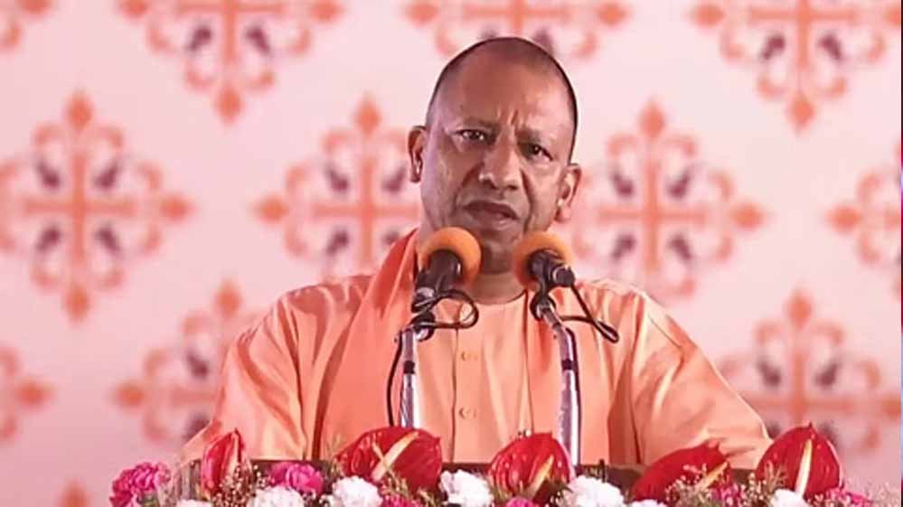 एक ही ई-कार्ट से केंद्रीय गृहमंत्री अमित शाह और मुख्यमंत्री योगी आदित्यनाथ ने किया ट्रेड शो का अवलोकन