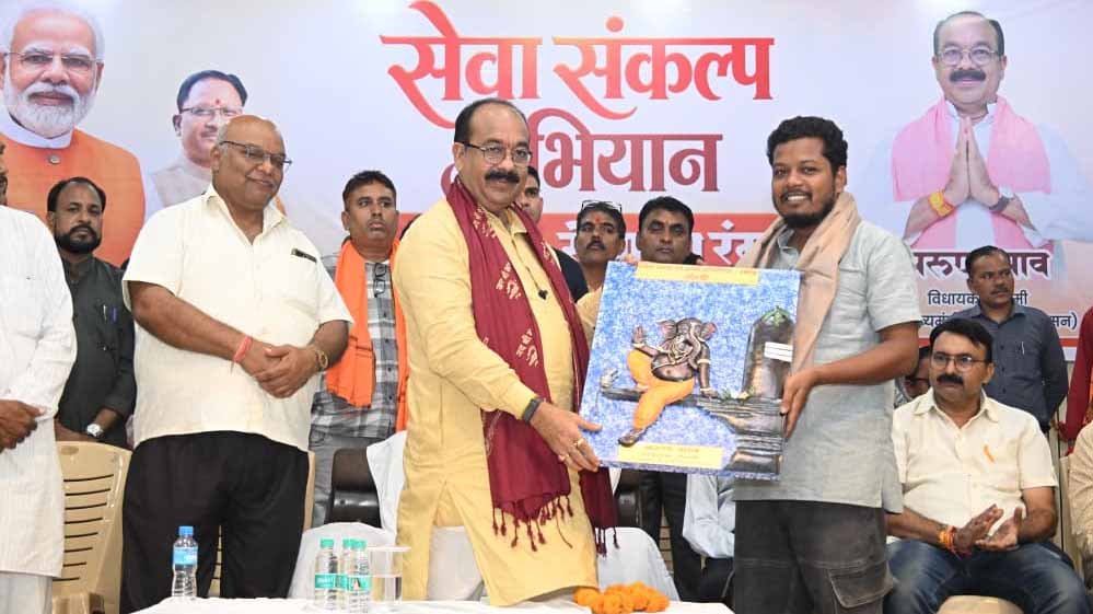 रंगोली में सेवा, स्वच्छता और नारी सशक्तिकरण का संदेश