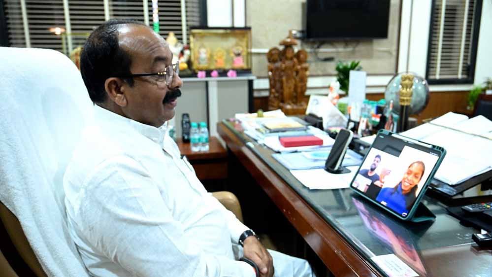 कबड्डी में गोल्ड जीतने वाली संजू देवी से बोले अरुण साव- छत्तीसगढ़ का बढ़ाया गौरव
