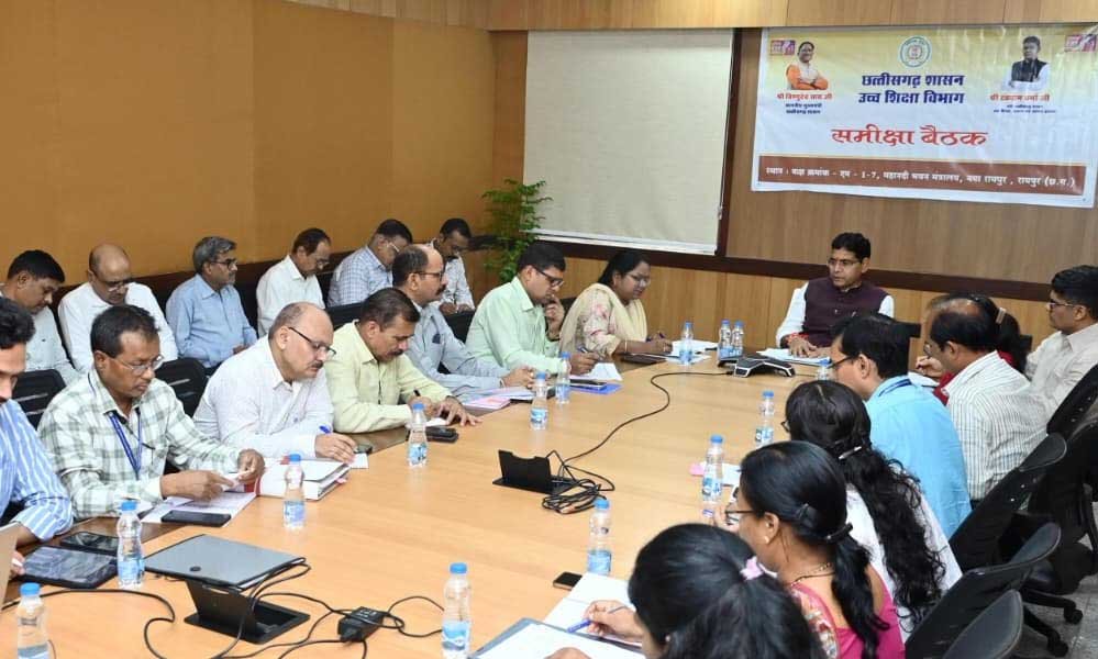 CG में 700 Assistant Professor की भर्ती जल्द, प्रमोशन में अनावश्यक विलंब न करने के मंत्री टंक राम वर्मा के निर्देश