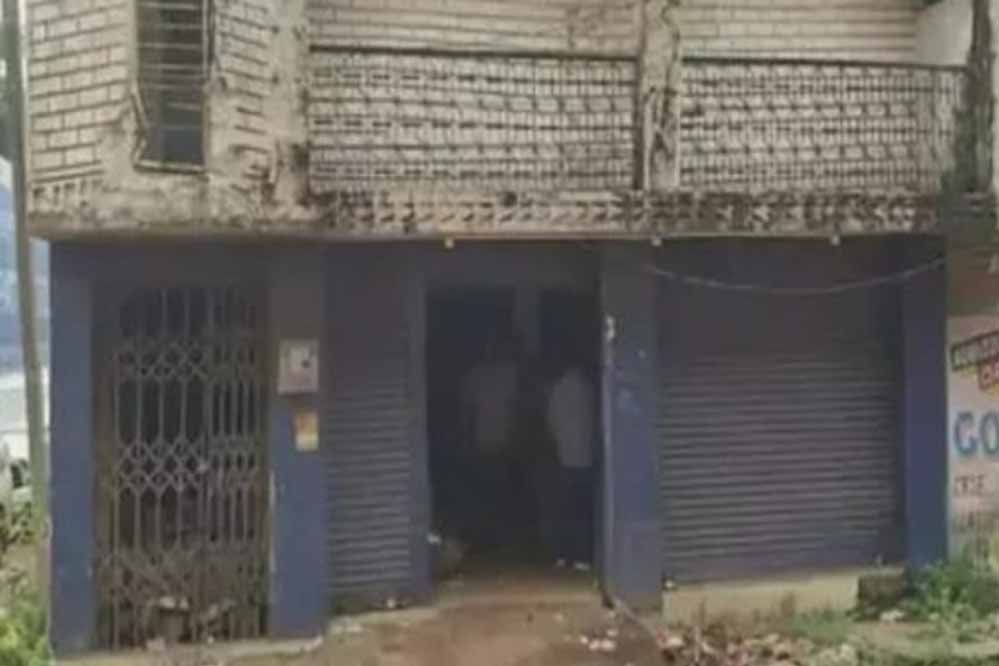 रायपुर में गुटखा गोदाम पर DGGI का छापा, कई राज्यों में होती थी सप्लाई; 50+ बोरे बरामद