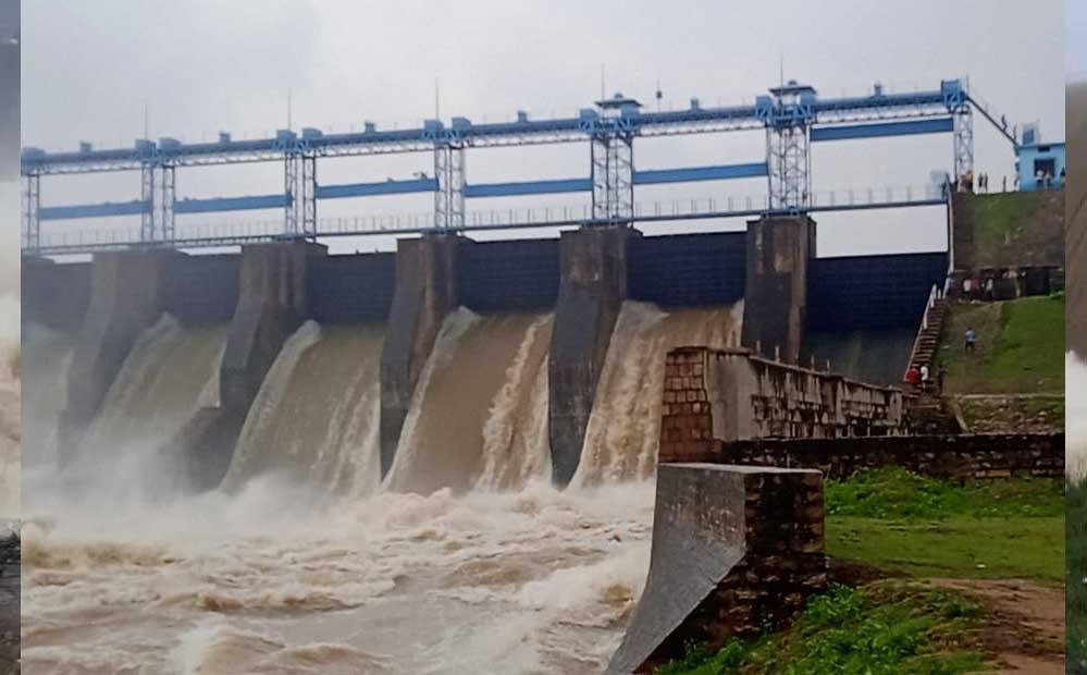 चंदौली में बारिश ने बढ़ाई मुश्किलें, तीन बड़े डैम हुए ओवरफ्लो; पानी छोड़े जाने से बाढ़ का अलर्ट