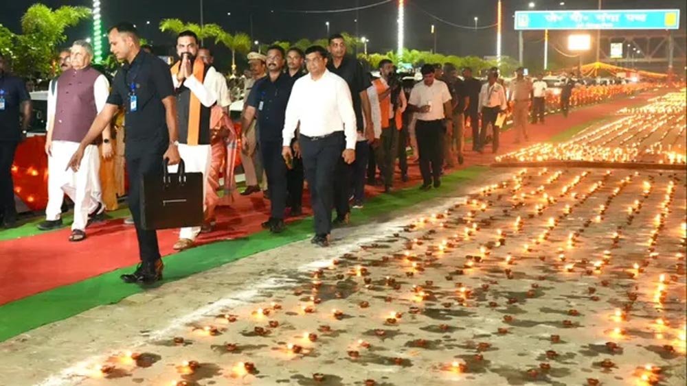 मोदी के जन्मदिन पर जगमगाया पटना, CM सम्राट ने जलाया ‘आशीर्वाद का दीया’; बाढ़ पीड़ितों को बांटी किट