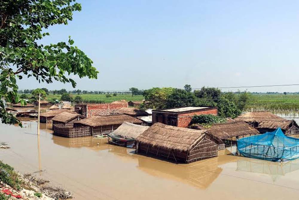 बिहार में फिर बाढ़ का संकट, गंडक के तटबंध टूटने से निचले इलाकों में बढ़ा खतरा