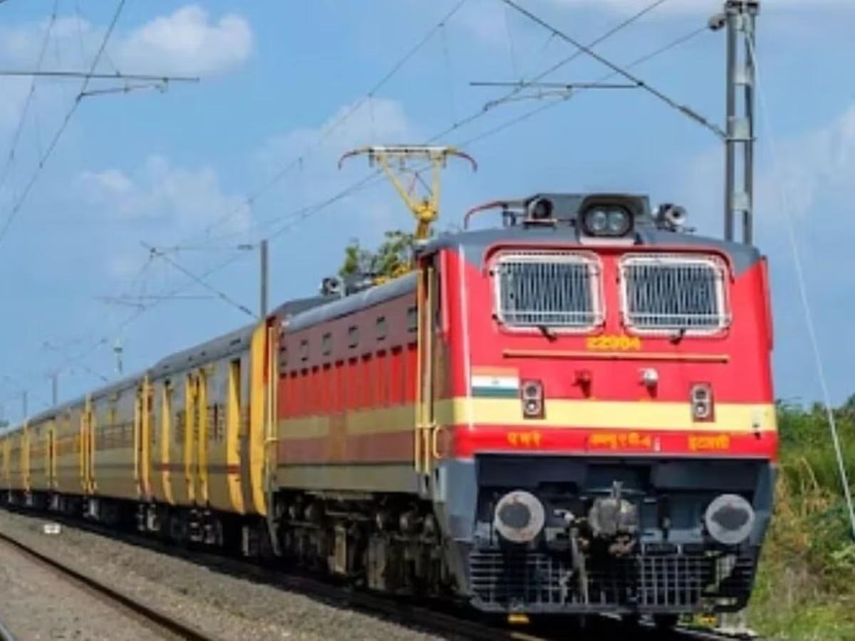 त्योहारी सीजन में ट्रेन यात्रियों को राहत, तत्काल कोटा बढ़ेगा और दर्जनों स्पेशल ट्रेनें चलेंगी